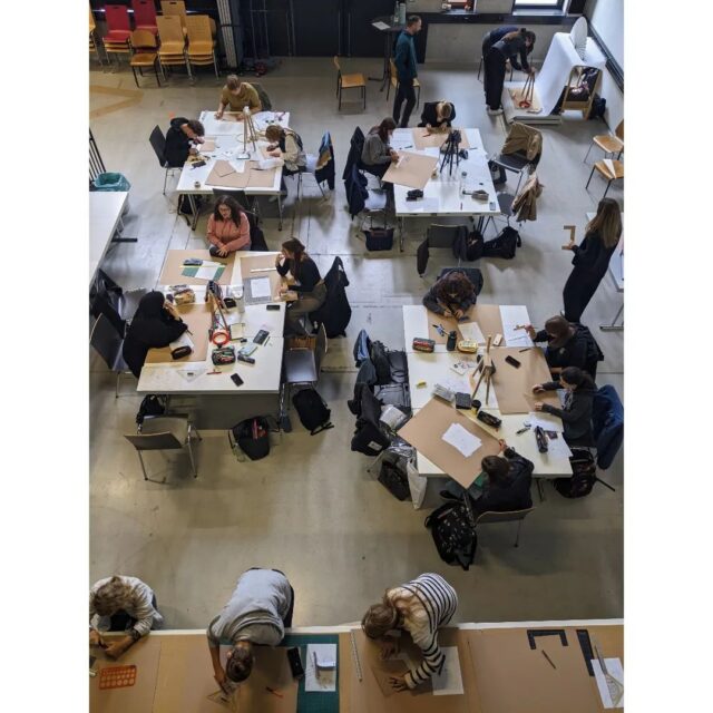 Jihaa! ✨ Wir durften diese Woche wieder die Innenarchitektur Erstsemester in ihren ersten Tagen am @campus.design begleiten! - Hello again, Stromer Metamorphose Workshop! 

@hochschule_coburg
 

#myfirststromer #lehre #lehrauftrag #workshop
#stromer #metamorphose #builtyourownstromer #njustudio